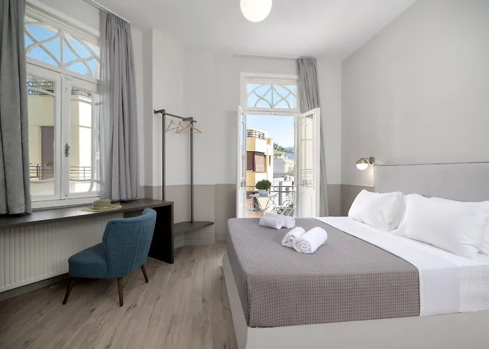 B&B: Plaka Arch Suites